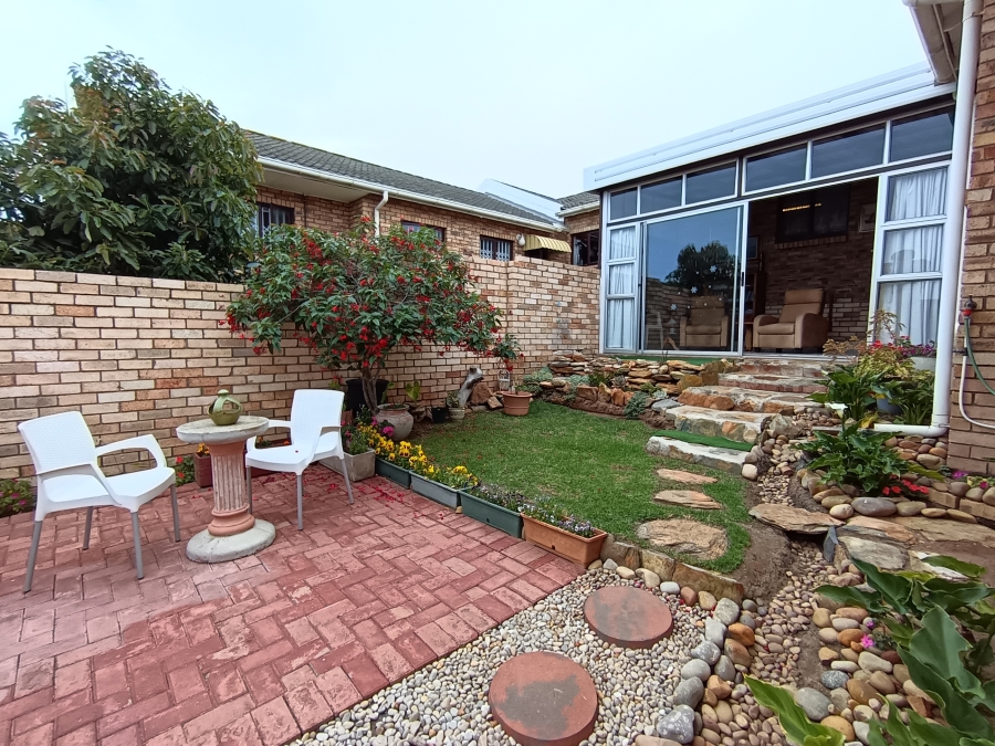 3 Bedroom Property for Sale in Jeffreys Bay Central Eastern Cape